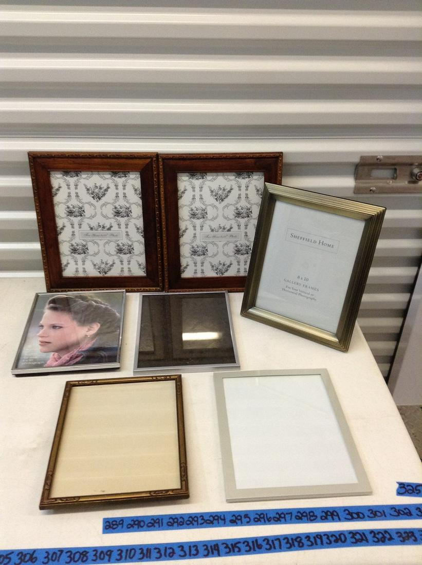 Lot of Picture Frames: Lot of Picture Frames