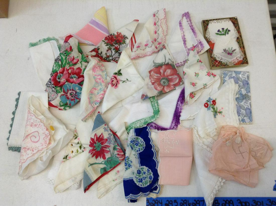 Lot of Vintage Hankerchiefs: Lot of Vintage Hankerchiefs