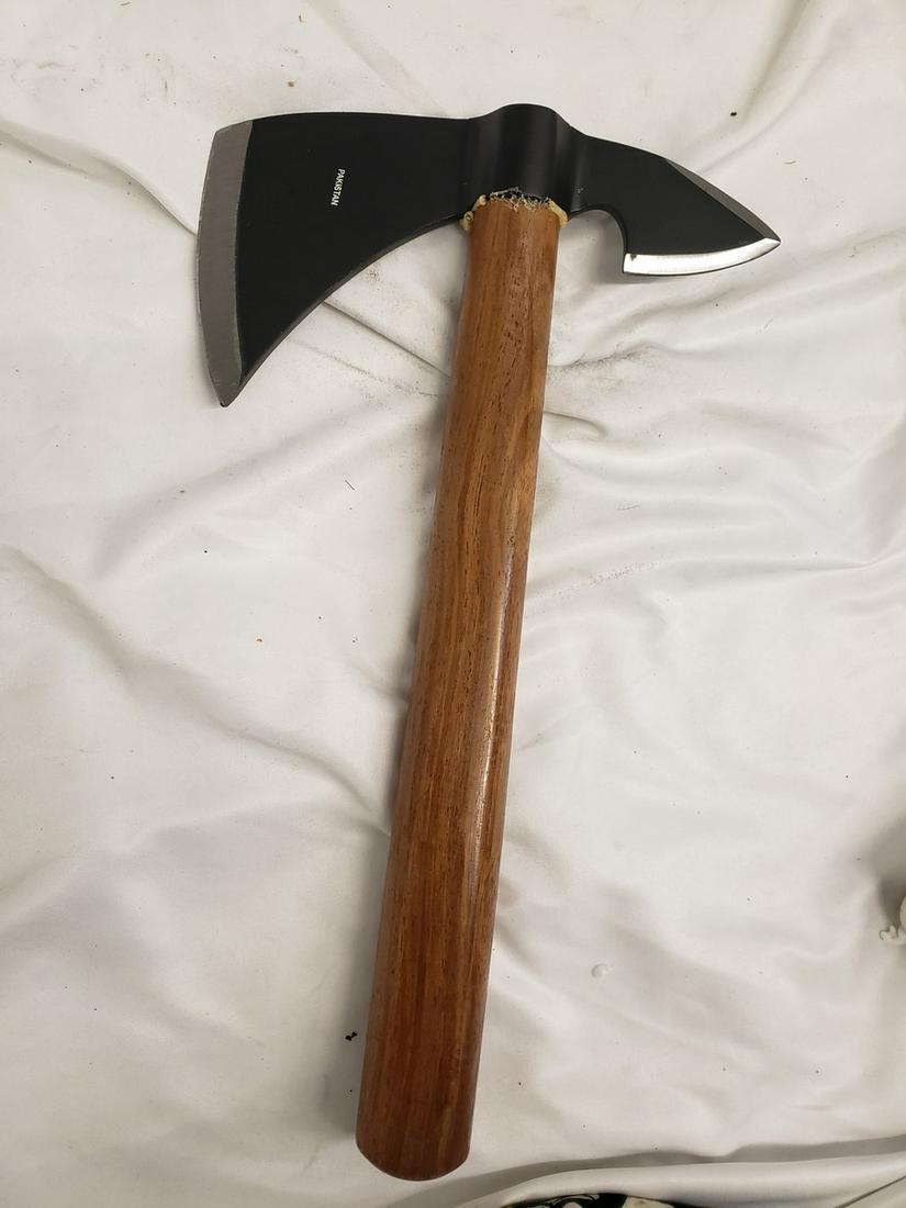 New Axe with wooden handle (1 of 1)