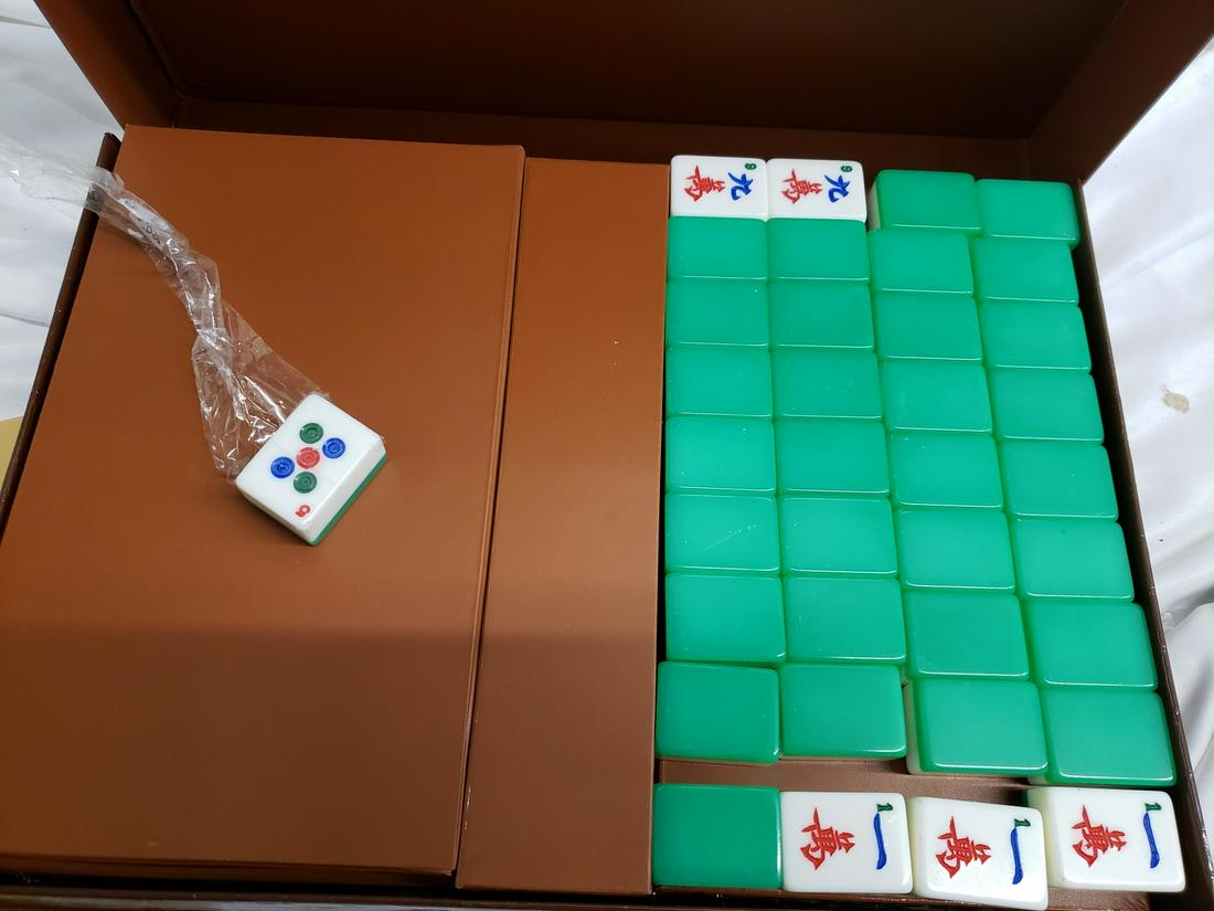 Mahjong set in box - all pieces appear to be there: Mahjong set in box - all pieces appear to be there