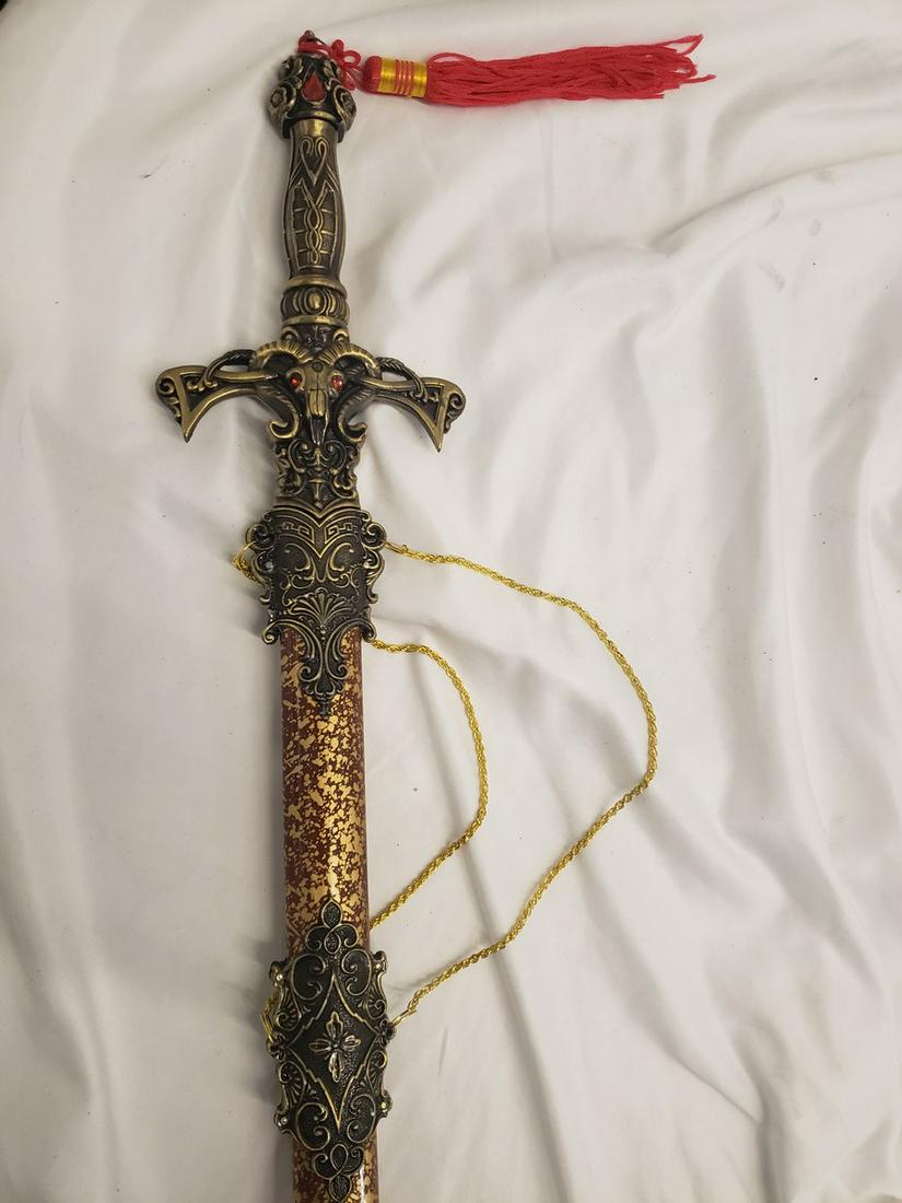 Rams head carved handle dagger (1 of 1)