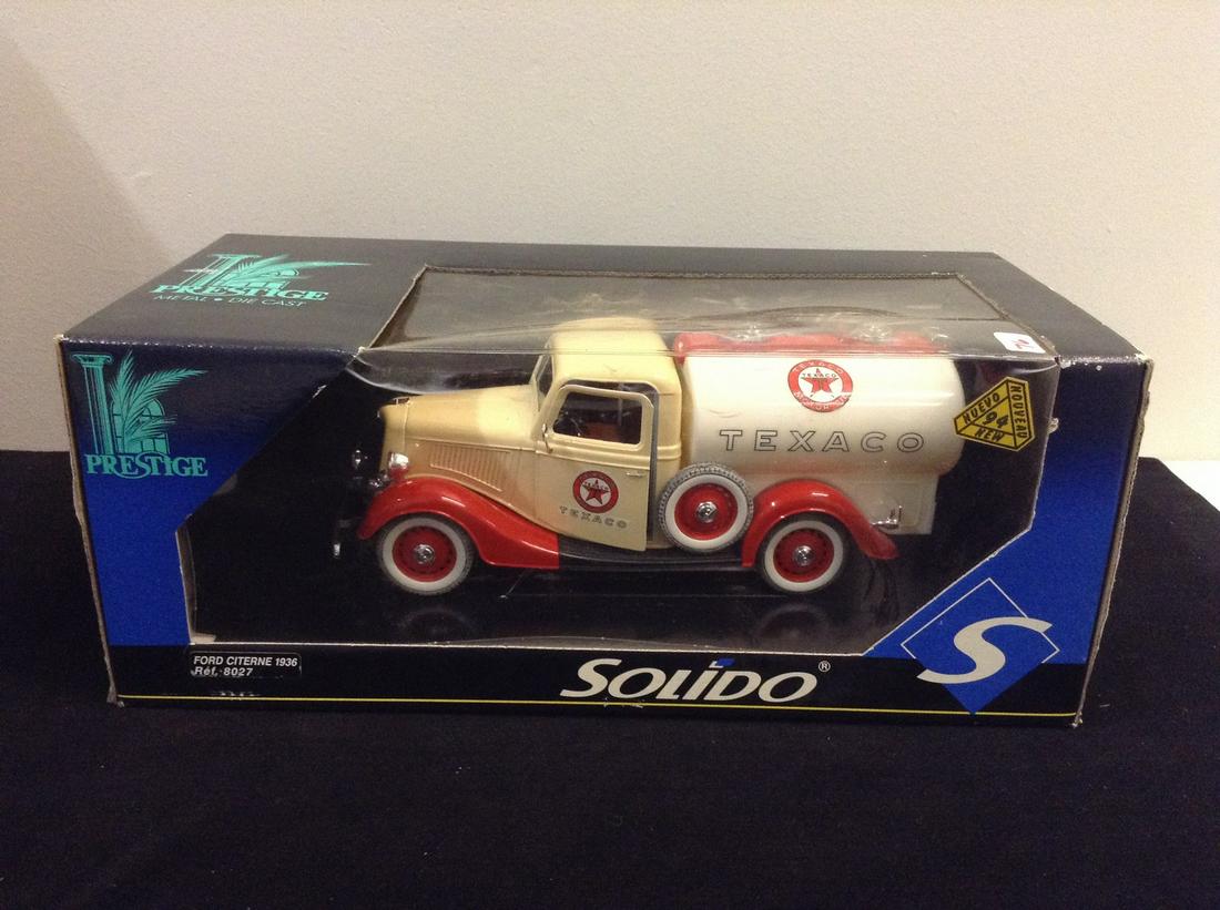Solido Ford Citrine 1936 in Box (1 of 1)