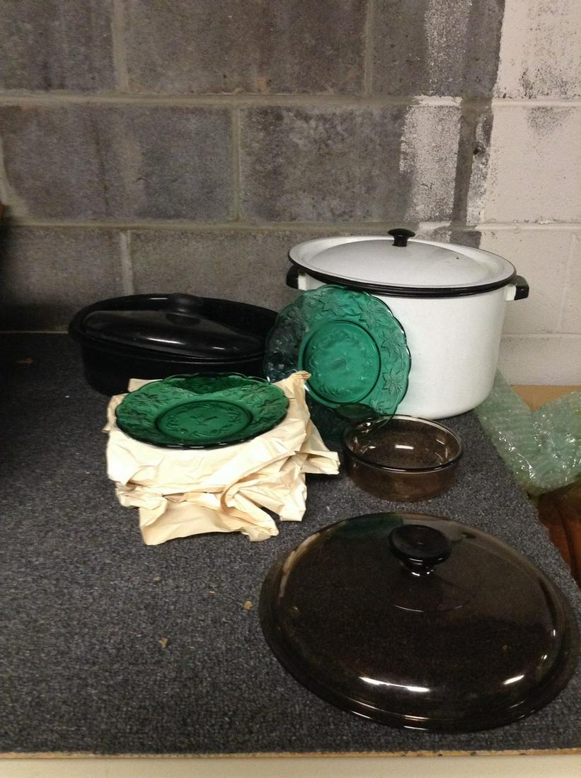 enamel pots, green glass and pyrex: enamel pots, green glass and pyrex