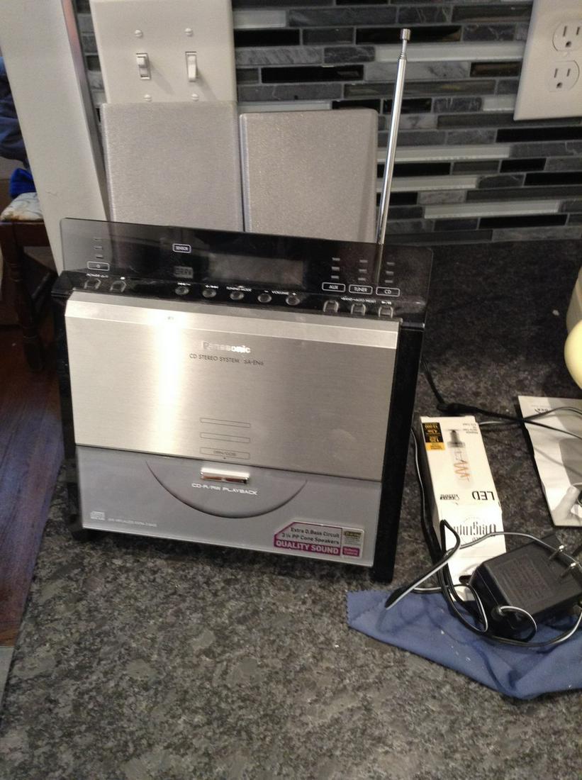 Vintage CD player with speaker (1 of 1)