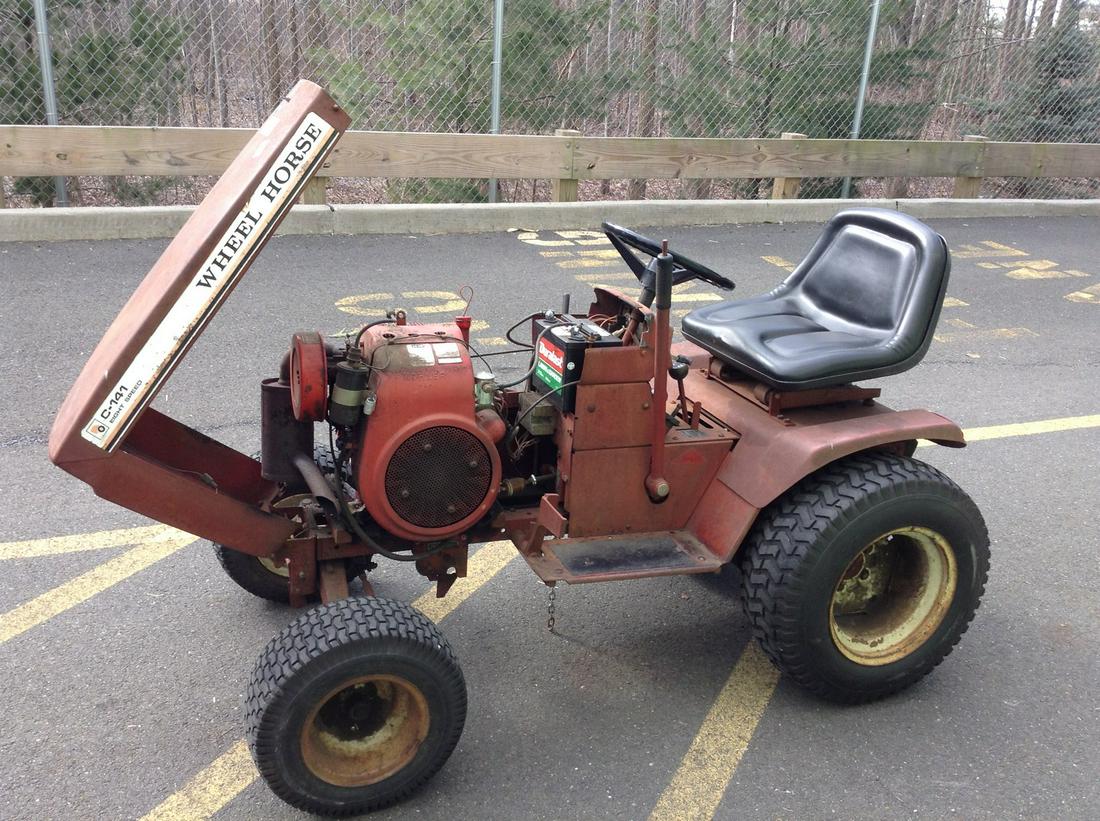 Vintage Wheelhorse 14HP Tractor: Vintage Wheelhorse 14HP Tractor