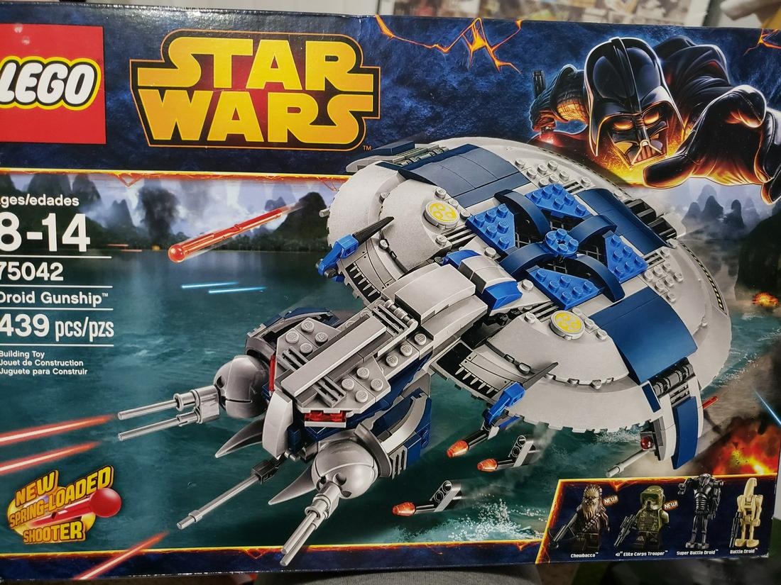 Lego star wars - box is opened unsure if all pieces are: Lego star wars - box is opened unsure if all pieces are there