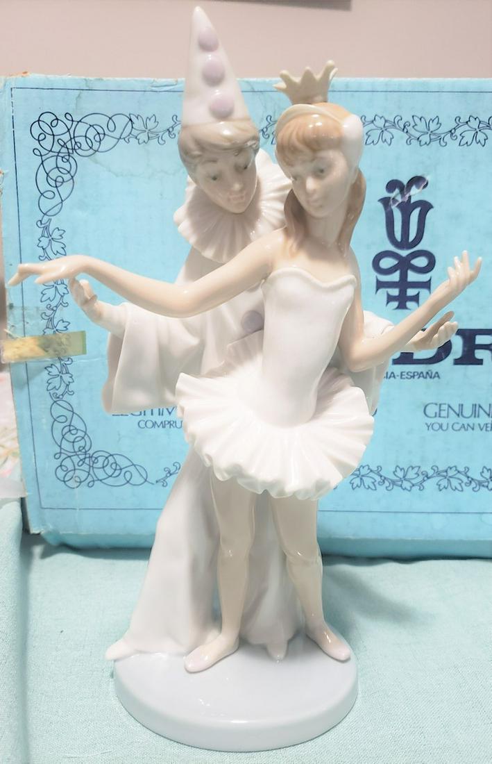 Lladro clown and ballerina statue: Lladro clown and ballerina statue