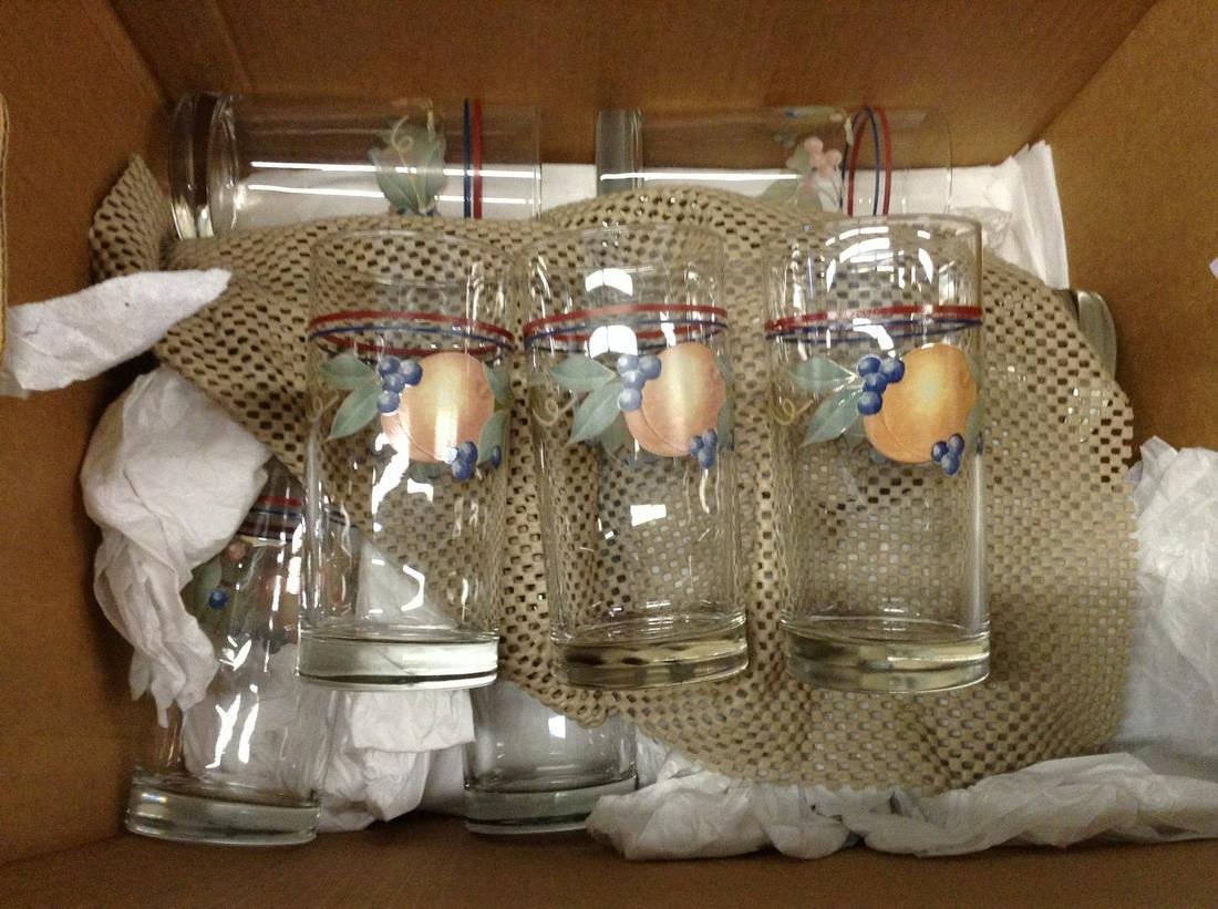 Mid Century Modern Set of 12 Fruit drinking glasses (1 of 1)