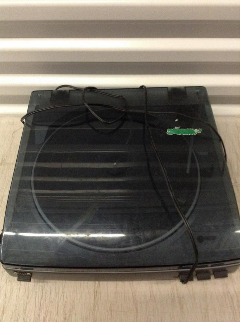 Aiwa Stereo Full Automatic Turntable System (1 of 1)