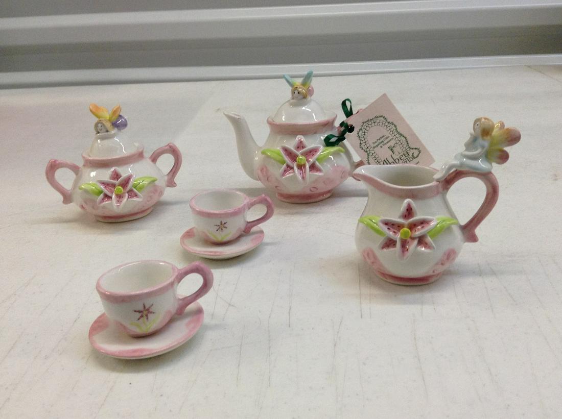 Abbey Gardens miniature fairy tea set: Abbey Gardens miniature fairy tea set