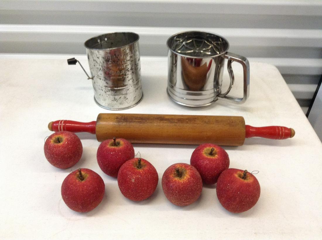 Vintage wooden rolling pin, sifters and faux apples (1 of 1)