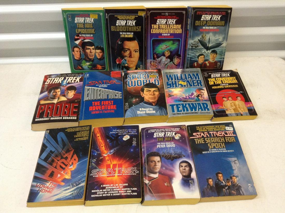 Large lot of vintage Star Trek books (1 of 1)