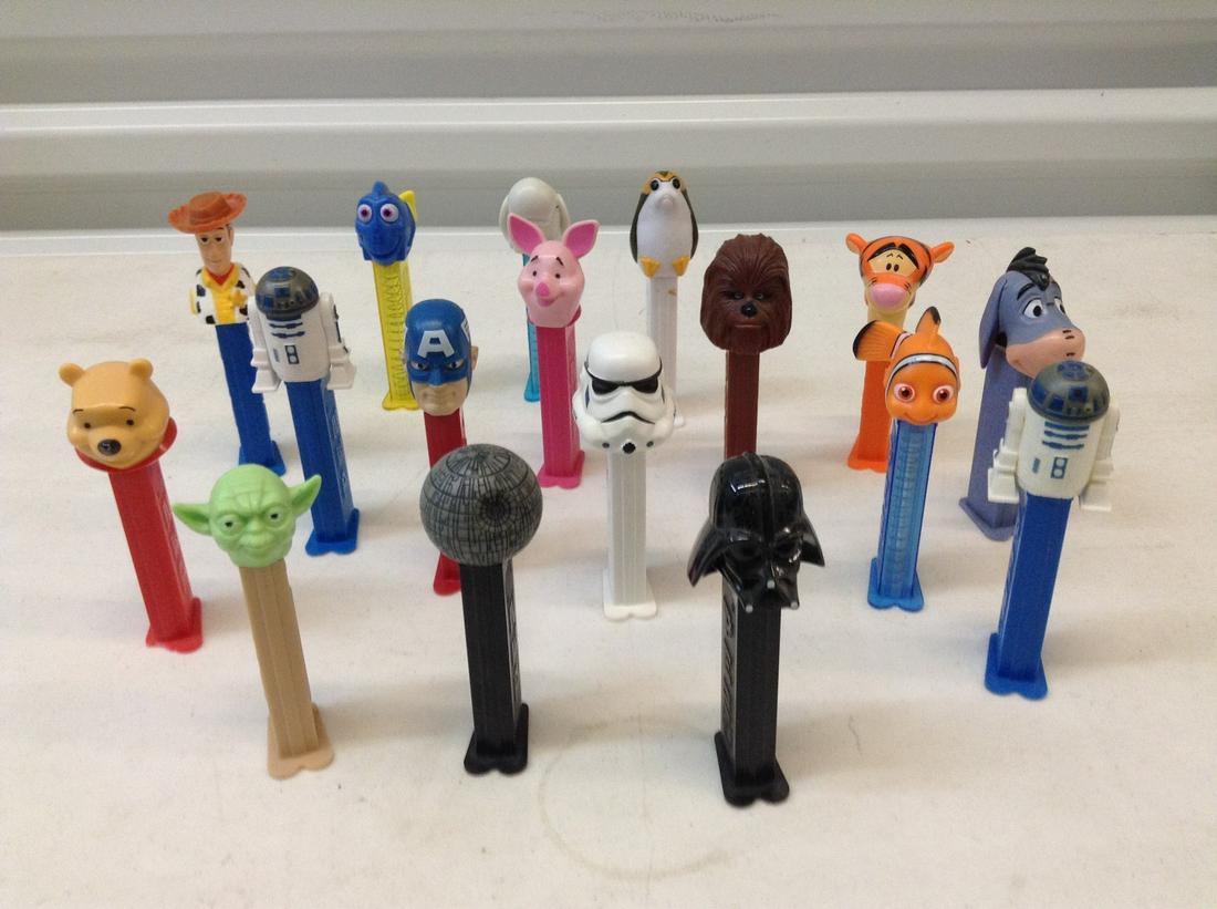 Large lot of Star Wars and other Pez dispensers: Large lot of Star Wars and other Pez dispensers