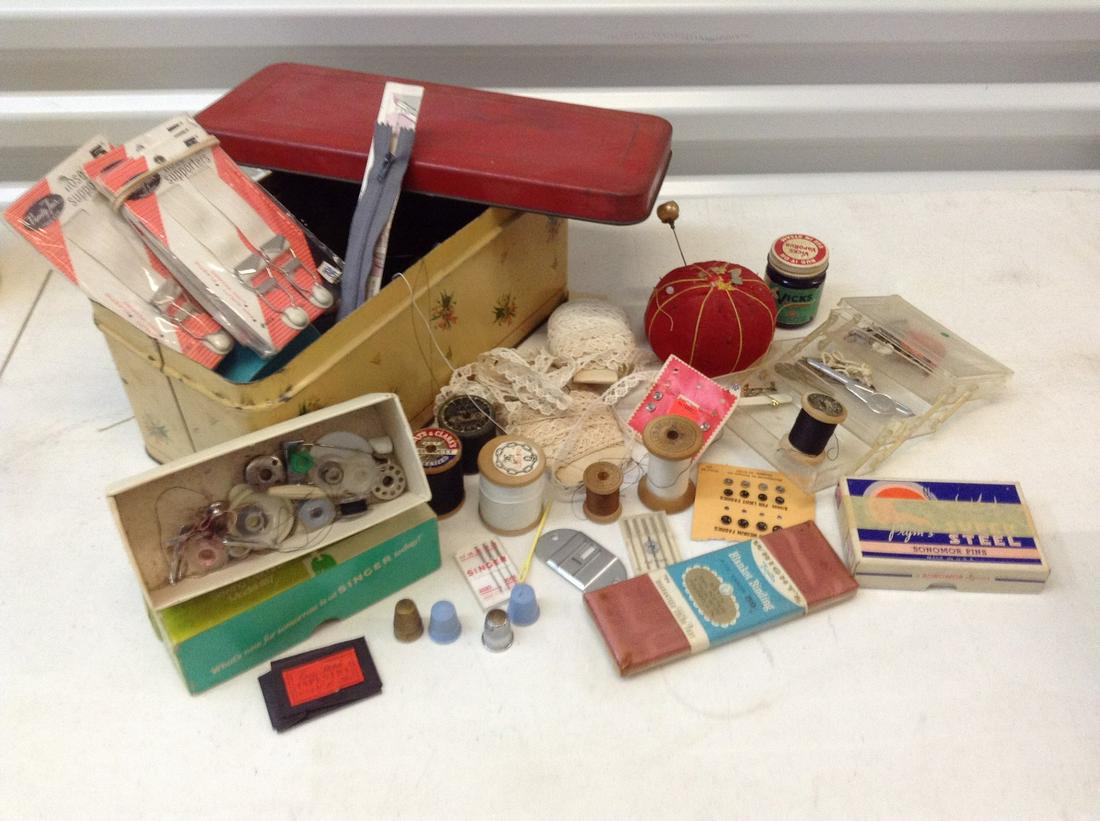 Vintage tin full of sewing, wooden spools and more (1 of 1)