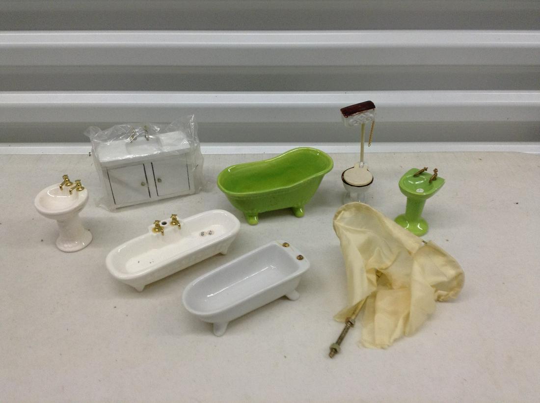 Lot of porcelain dollhouse items (1 of 1)