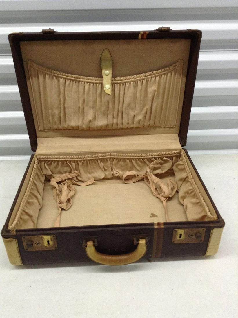 Vintage Windsor suitcase: Vintage Windsor suitcase