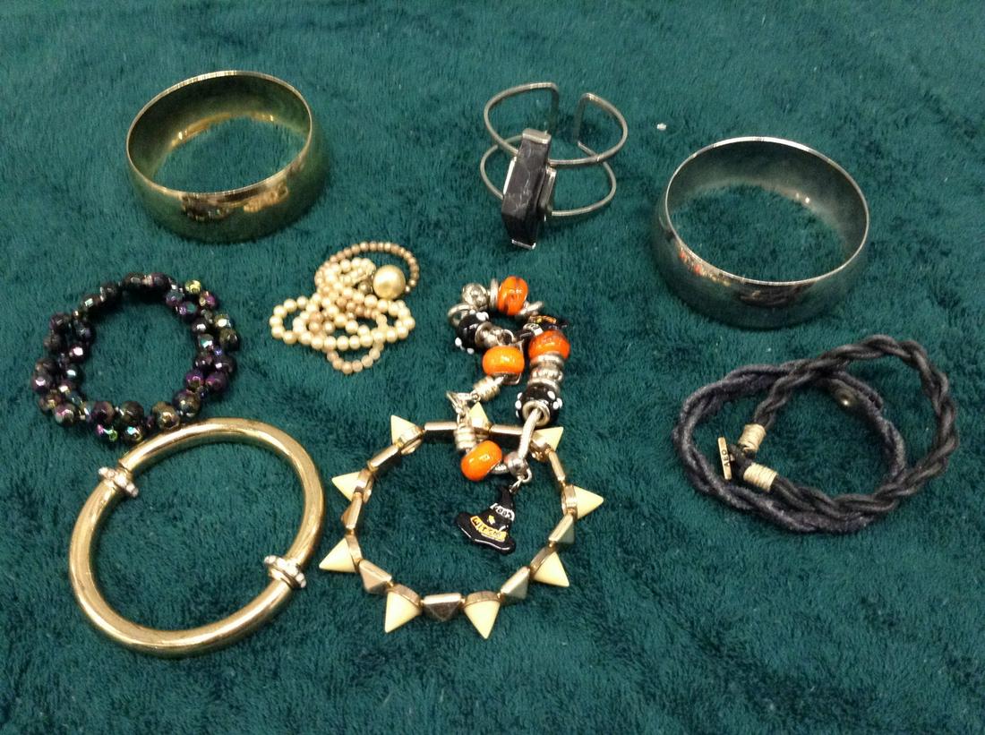 Lot of 10 Bracelets: Lot of 10 Bracelets