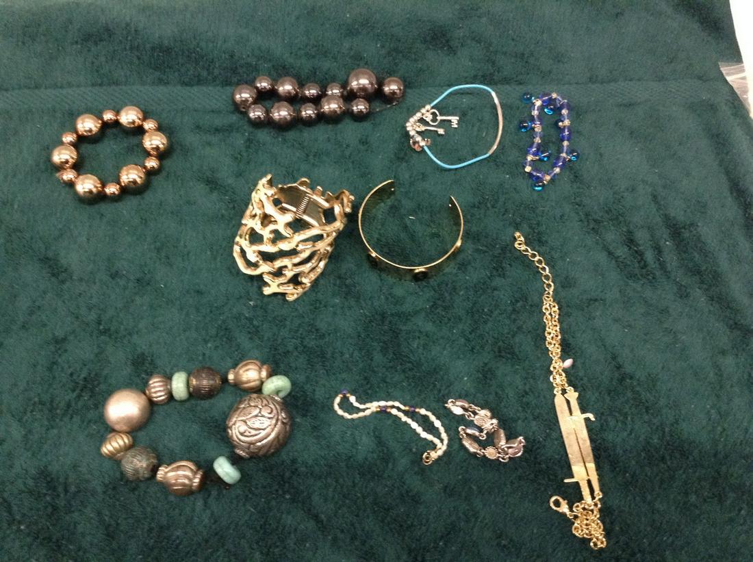 Lot of 10 Bracelets: Lot of 10 Bracelets