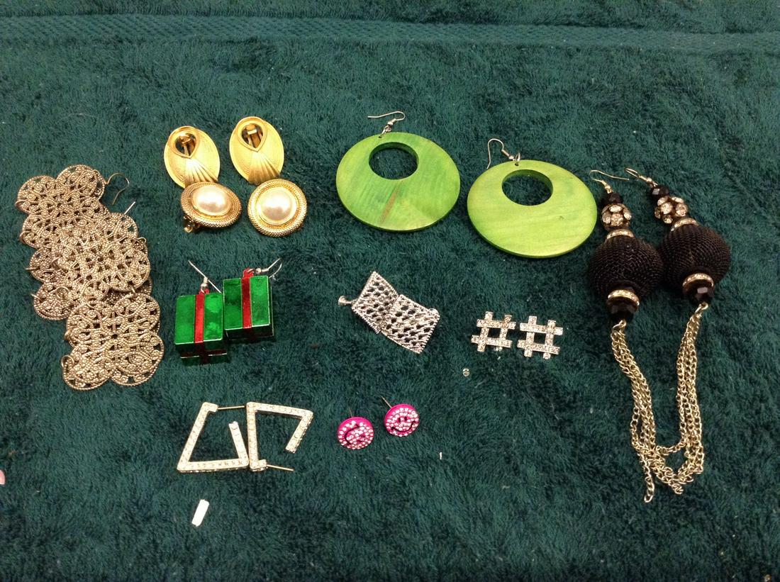 Lot of 10 Pairs of Earrings (1 of 1)