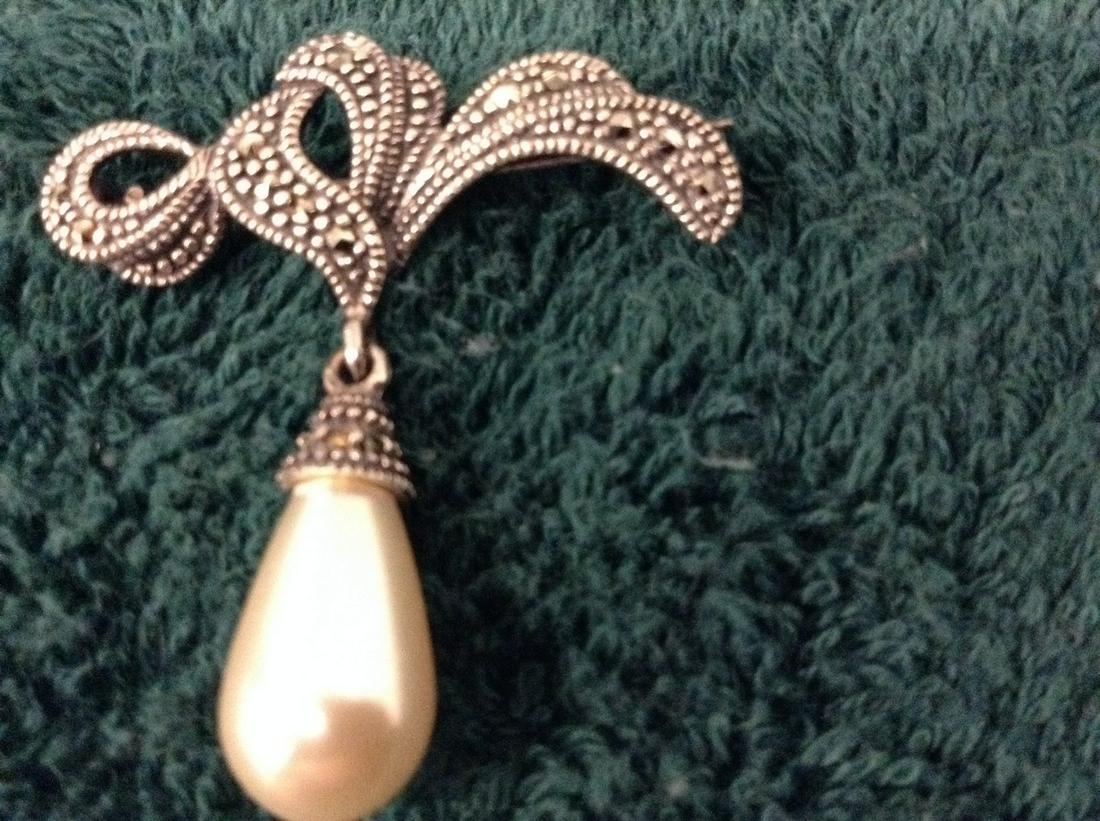 Sterling Marcasite Pearl Pin: Weight: 5 g