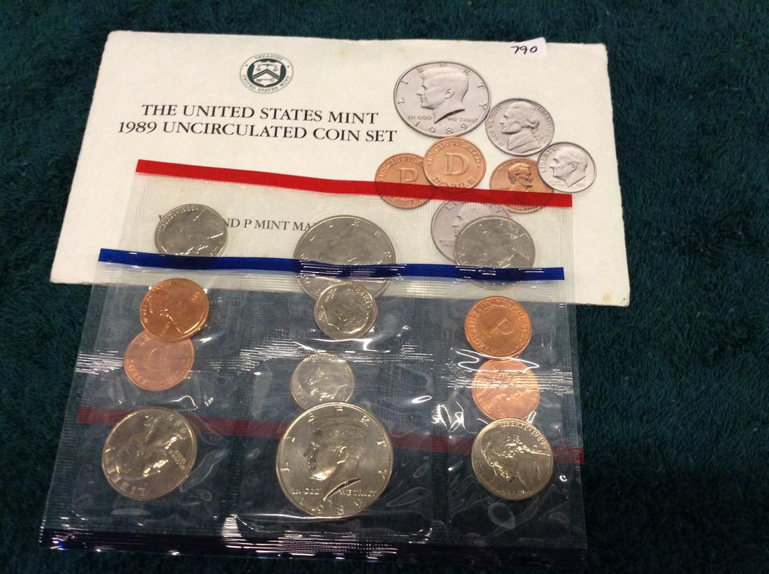 The United States Mint 1989 Uncirculated Coin Set with (1 of 1)