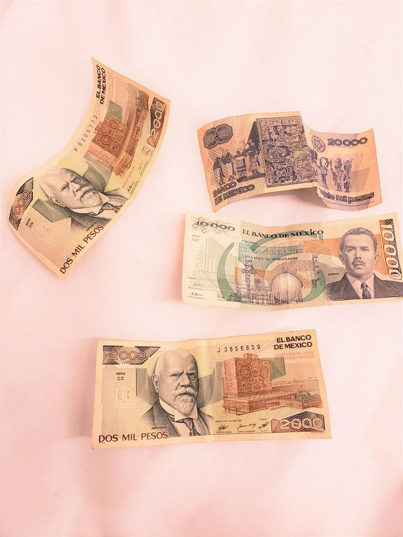 Lot of vintage money: Lot of vintage money