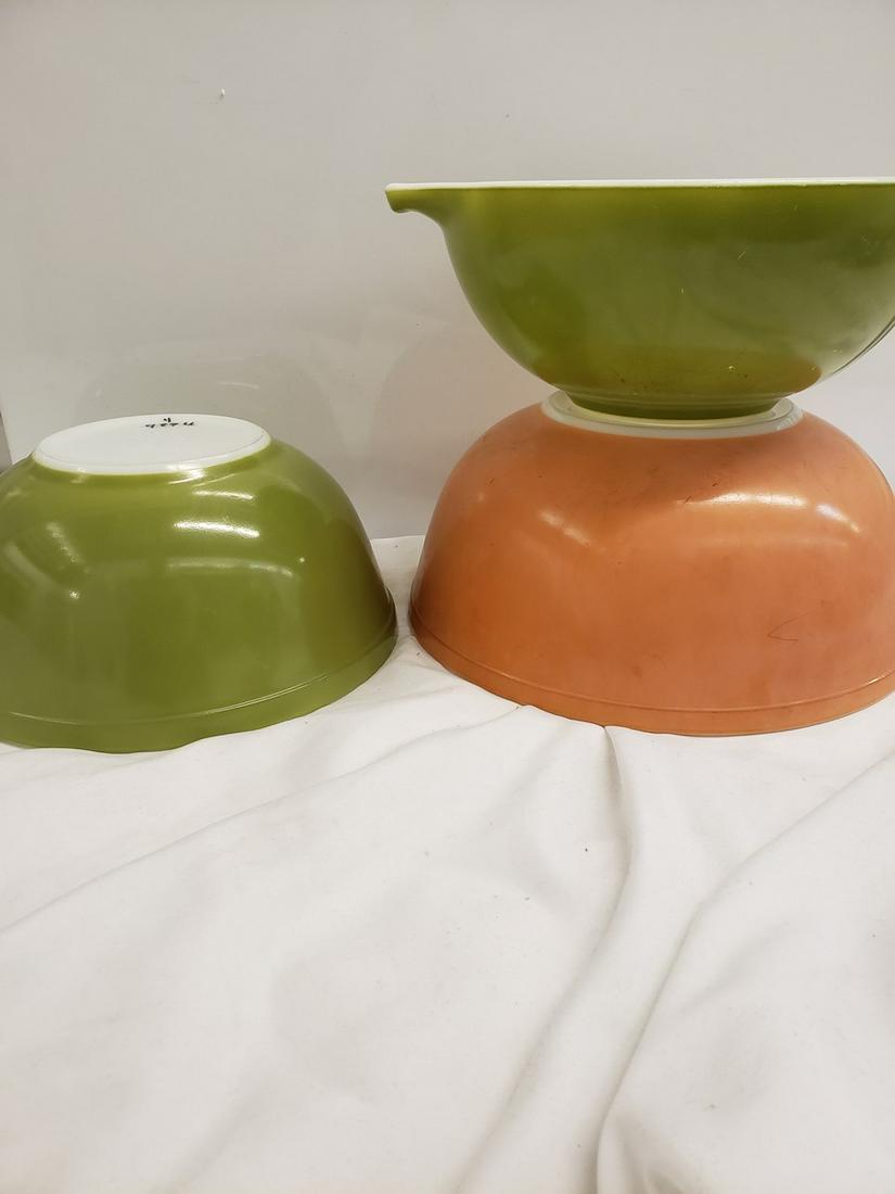 Lot of 3 vintage Pyrex bowls: Lot of 3 vintage Pyrex bowls