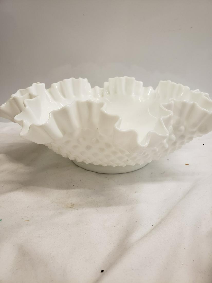 For Auction Hobnail White Milk Glass Bowl 0259 On Apr 05 2021 Emanon Auctions And Estate Sales In Nj liveauctioneers