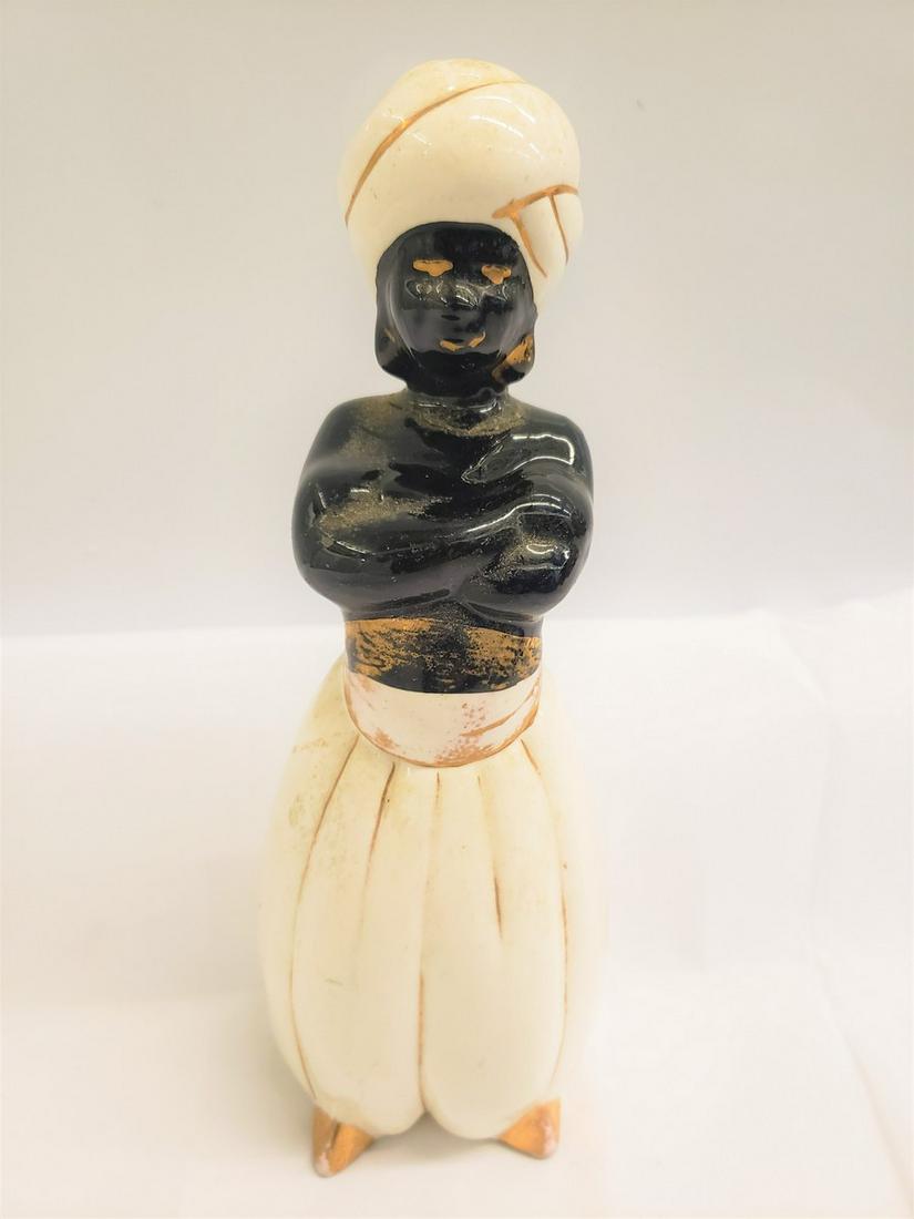 Porcelain statue: Porcelain statue
