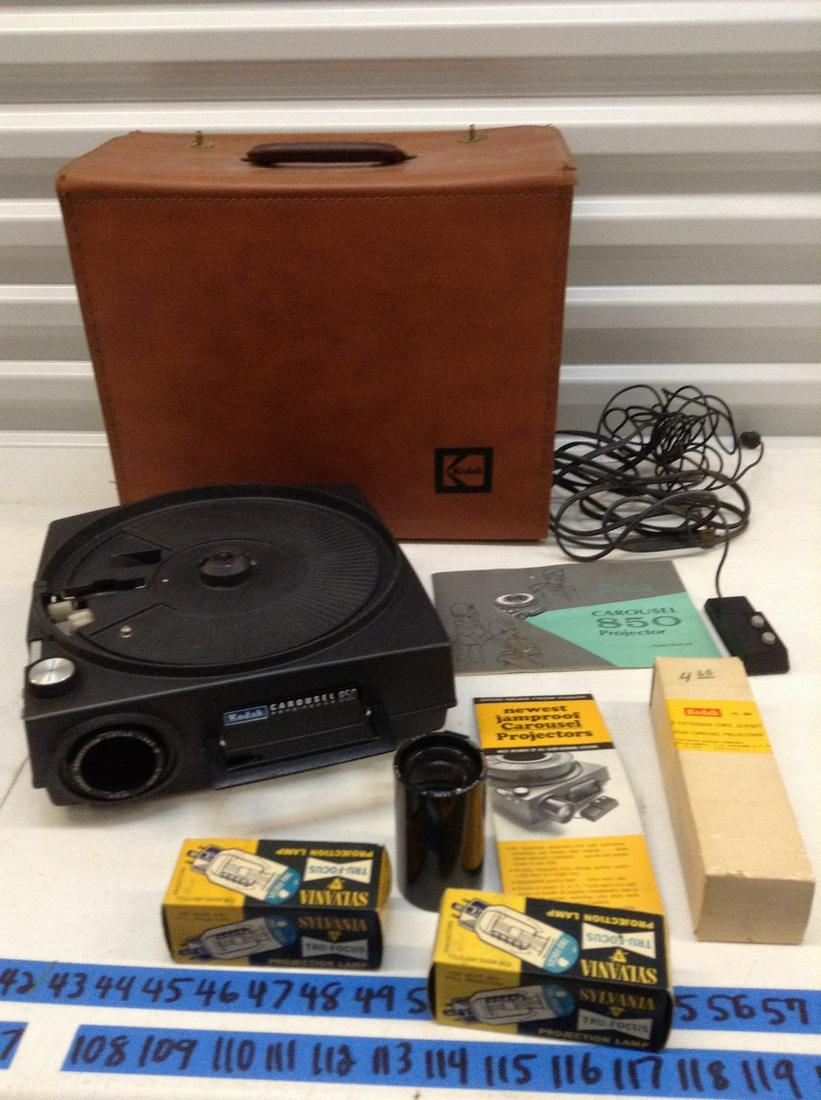 Kodak Carousel 850 Vintage Slide projector with (1 of 1)