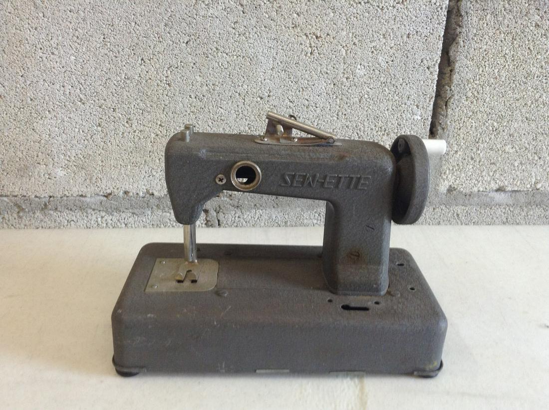 Children's Sewing Machine: Children's Sewing Machine