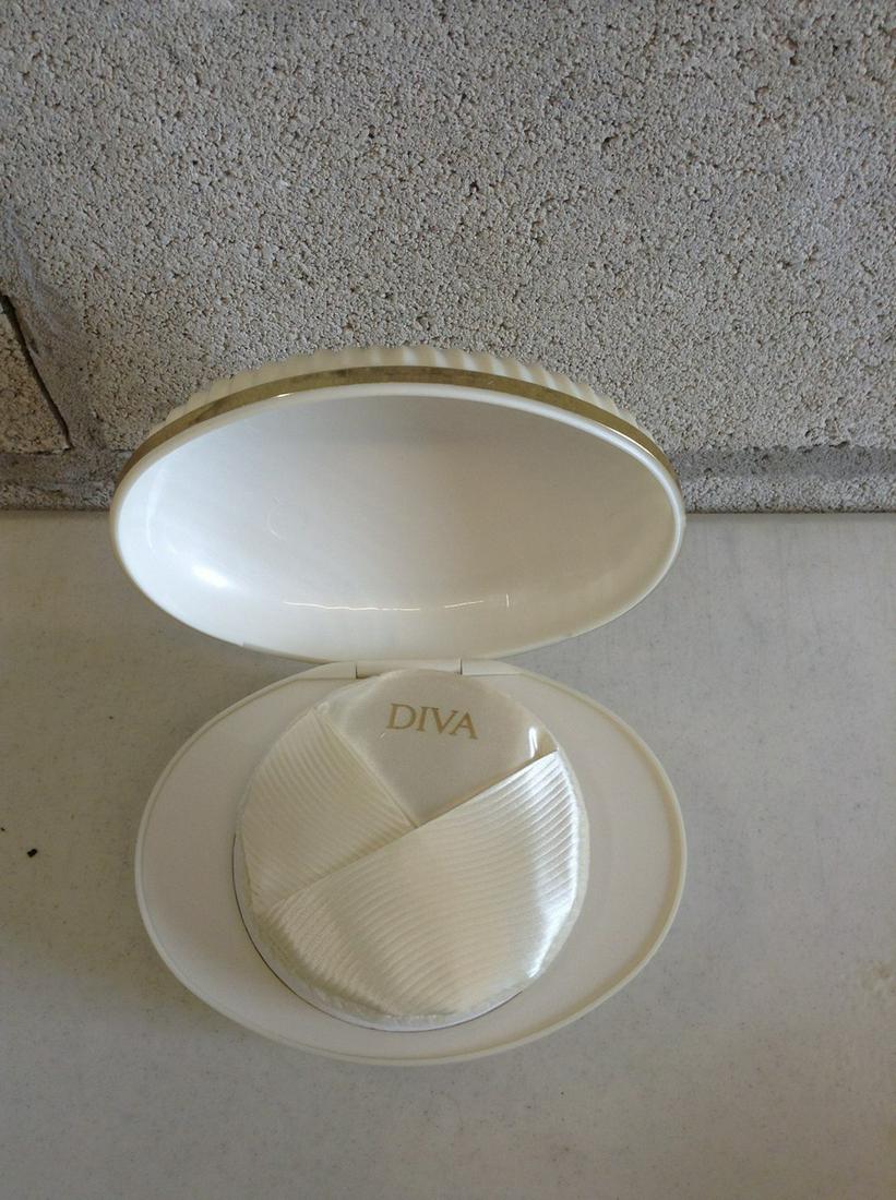 Full Diva 4 oz Dusting Powder (1 of 1)