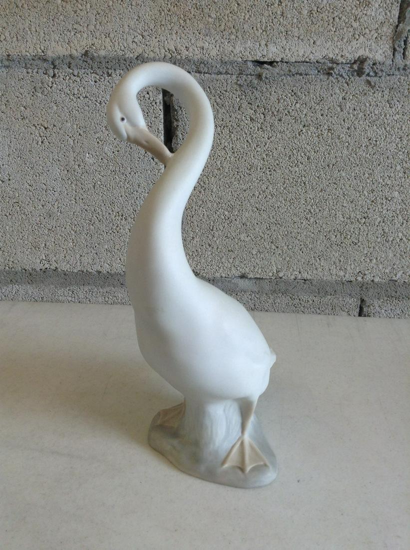 Swan Statue: Swan Statue