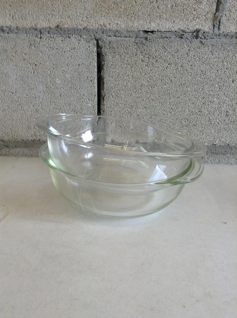 Two Pyrex Bowls: Two Pyrex Bowls