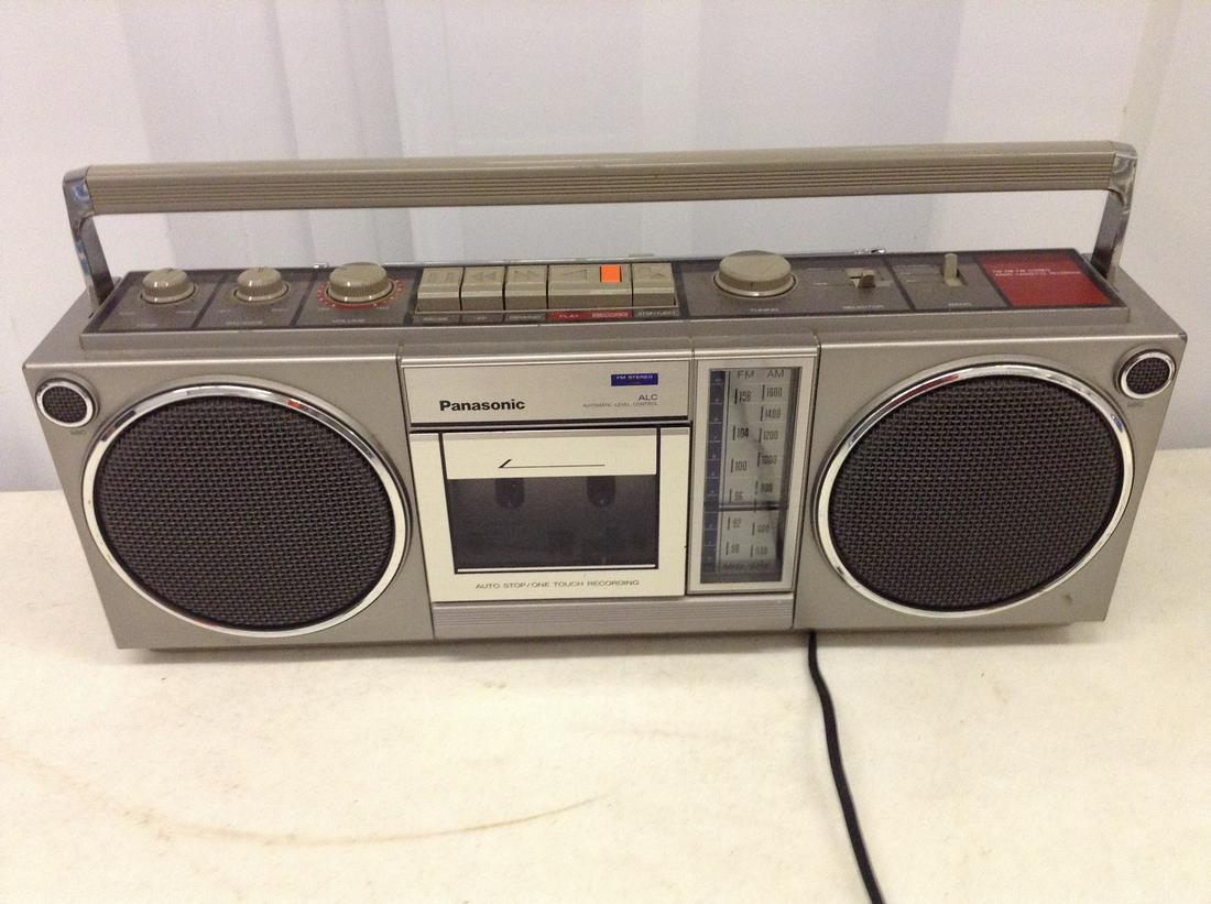 Panasonic FM/AM/FM Stereo Radio Cassette Recorder Model (1 of 1)