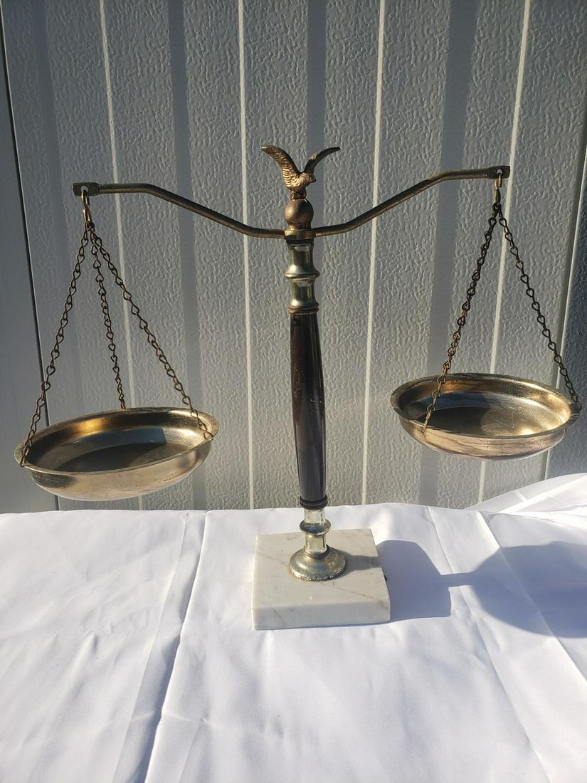 Marble and brass vintage scale (1 of 1)