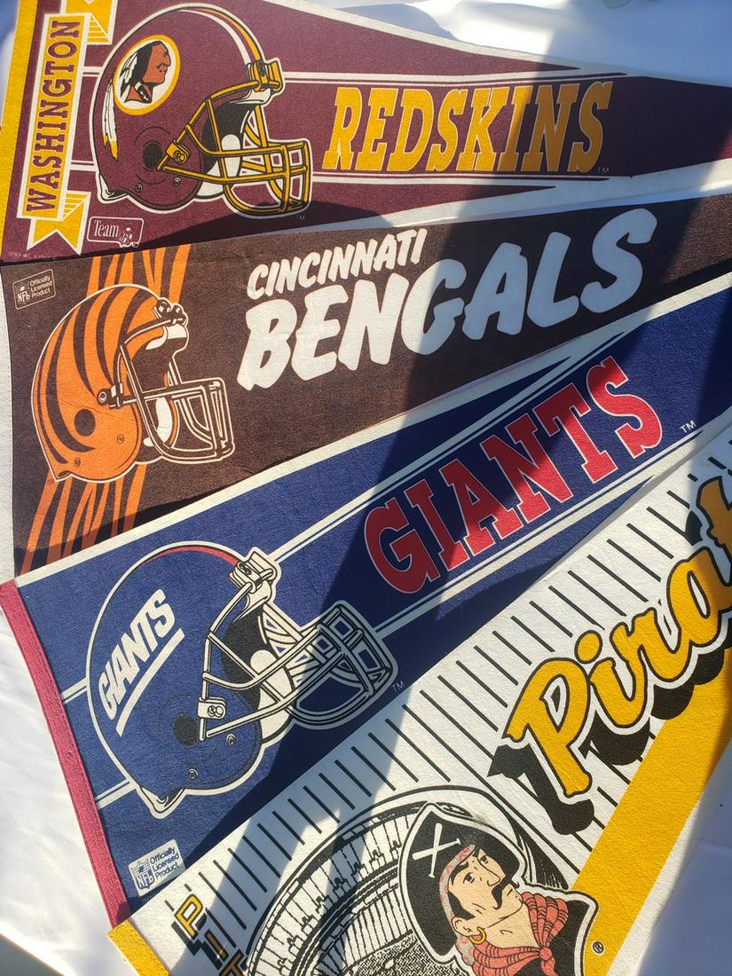 Lot of 4 pennants - Washington Redskins, Cinicinnati: Lot of 4 pennants - Washington Redskins, Cincinnati Bengals, NY Giants, and Pittsburgh pirates