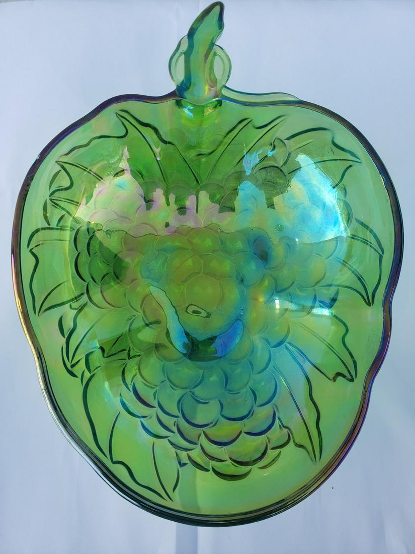 Green carnival glass grapes platter: Green carnival glass grapes platter