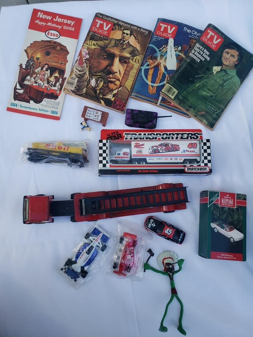 Lot of vintage smalls - toys and tv guides: Lot of vintage smalls - toys and tv guides