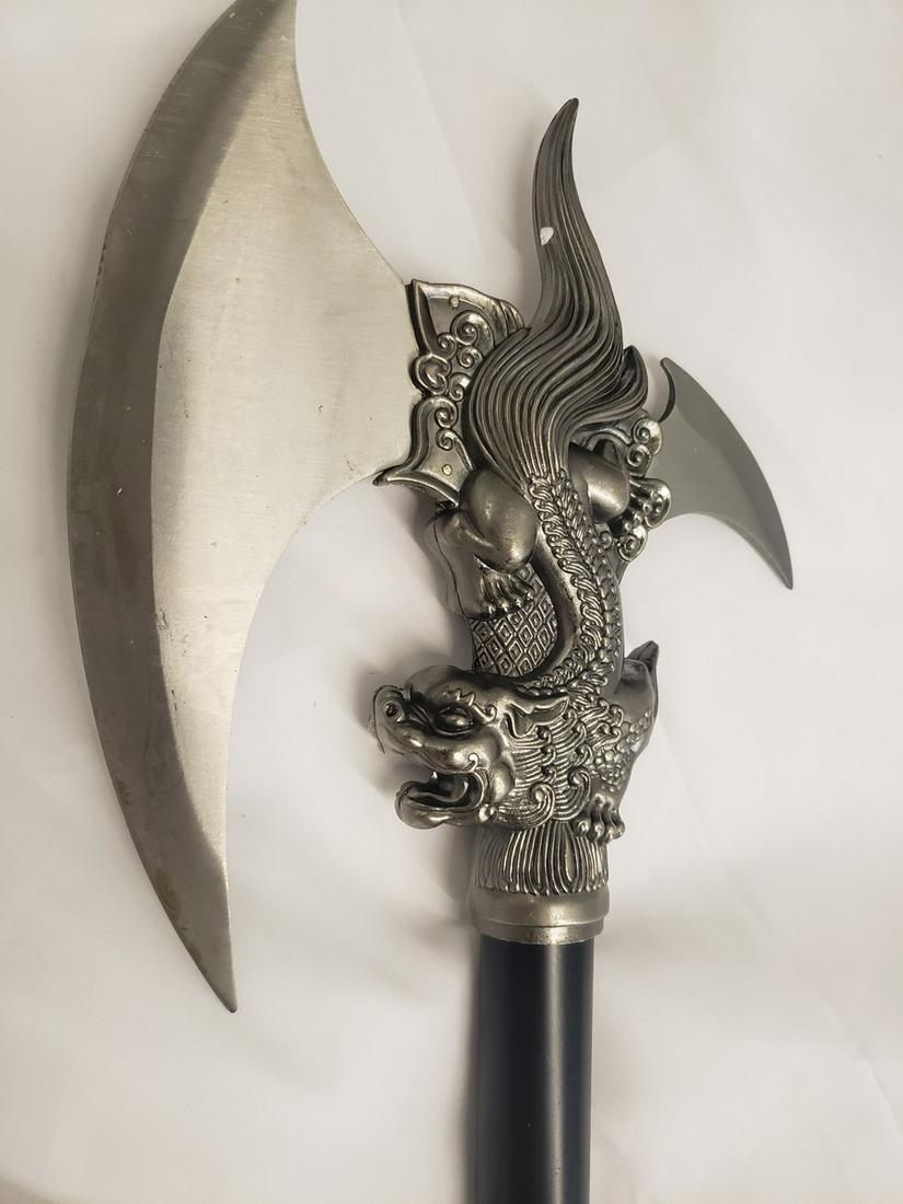 unique foo-dog axe: unique foo-dog axe