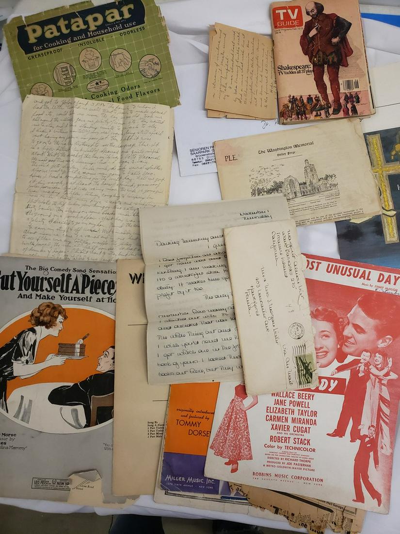 Lot of vintage ephemera: Lot of vintage ephemera