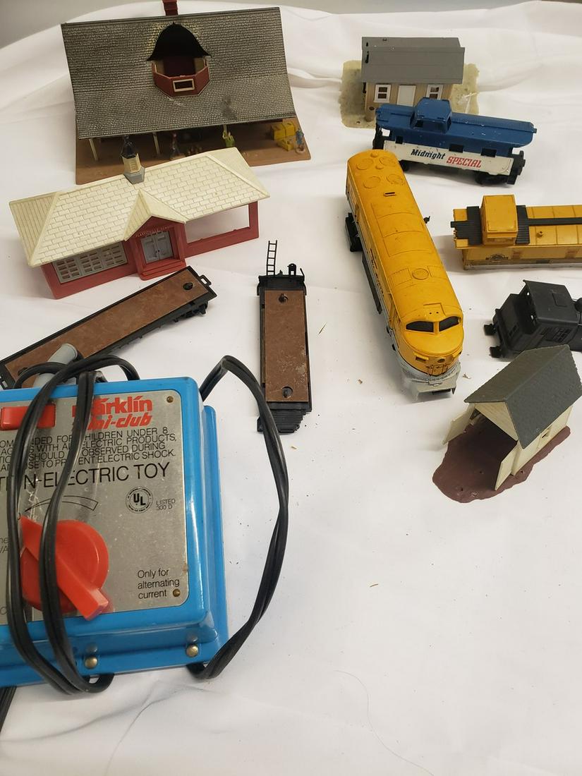 Lot of plasticville houses trains and more (1 of 1)