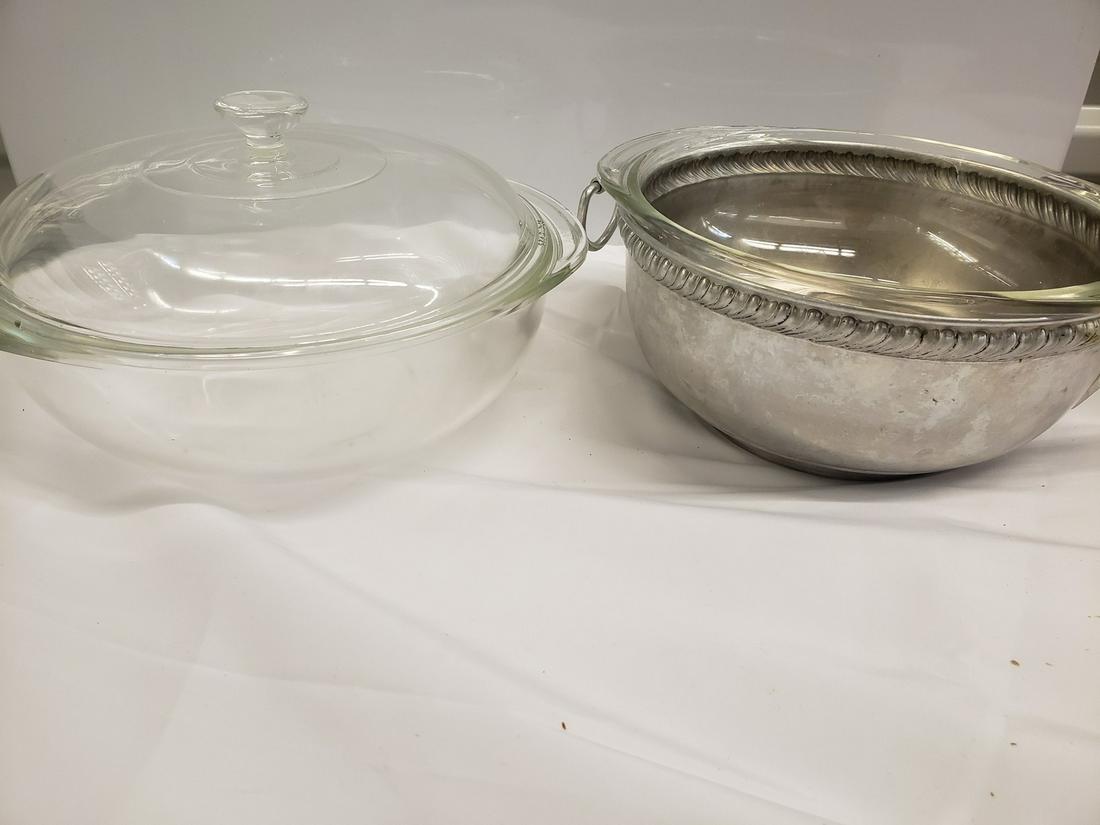 Two pyrex bowls: Two Pyrex bowls
