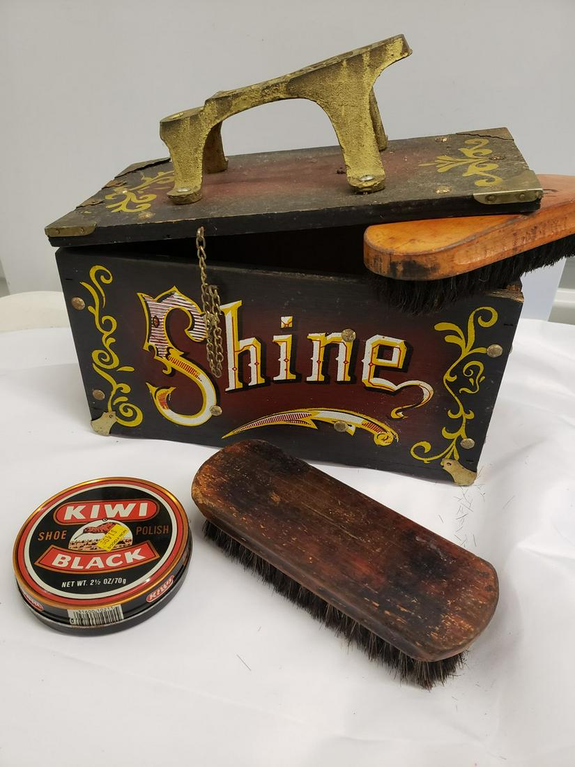 vintage shoe shine box (1 of 1)
