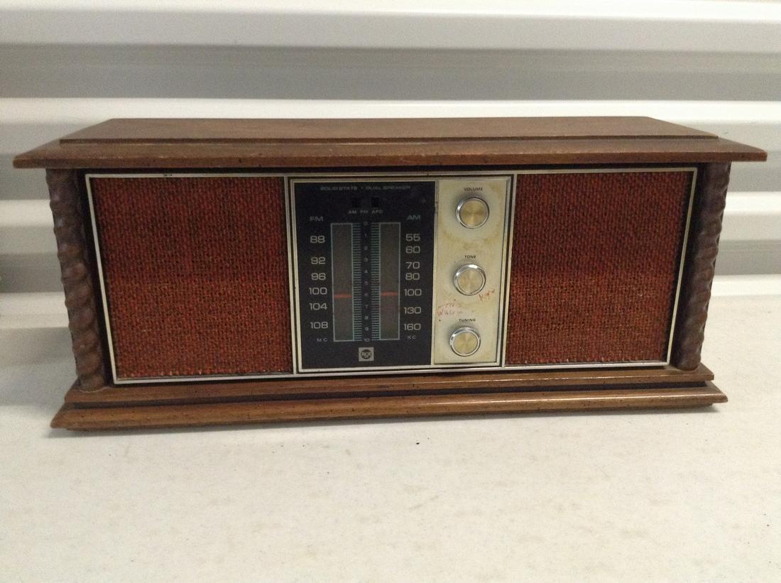 RCA Solid State Radio (1 of 1)