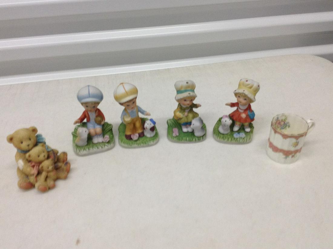 Lot of Ceramic Figures and Worcester Cups: Lot of Ceramic Figures and Worcester Cups