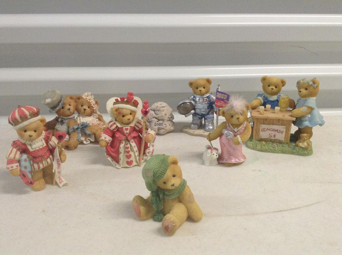 Lot of signed and numbered cherished teddies: Lot of signed and numbered cherished teddies