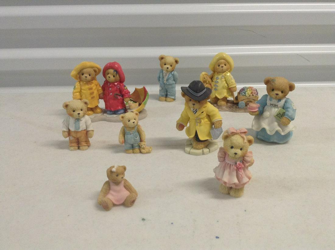 Lot of signed and numbered cherished teddies: Lot of signed and numbered cherished teddies