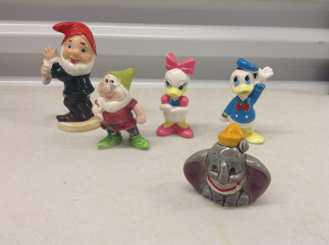 Disney lot - Dwarfs, Dumbo, Daisy and Donald: Disney lot - Dwarfs, Dumbo, Daisy and Donald