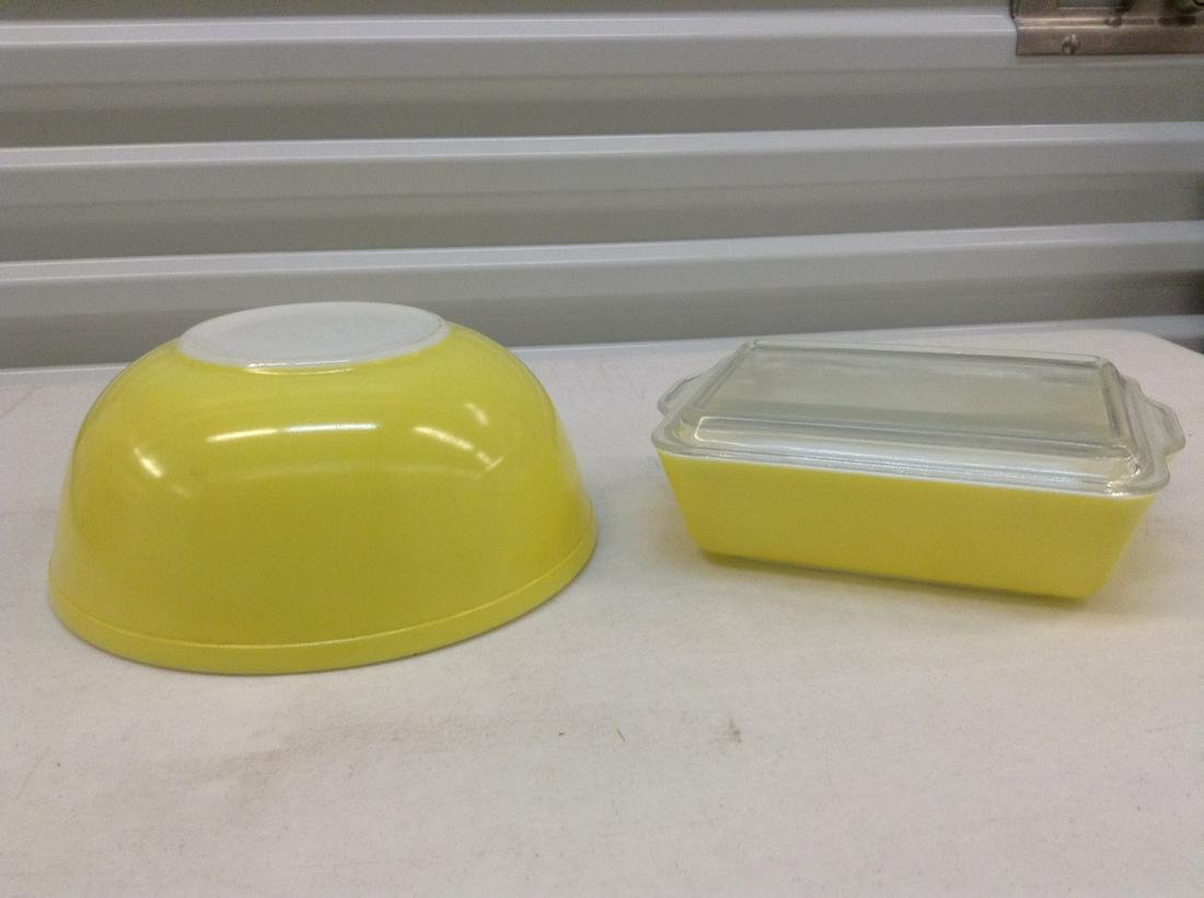 Pyrex Primary Yellow large covered Fridge Dish & 404 (1 of 1)